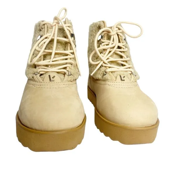 NWT Larroude Vail Boot in Sand Cream Shearpa Suede Boots 7