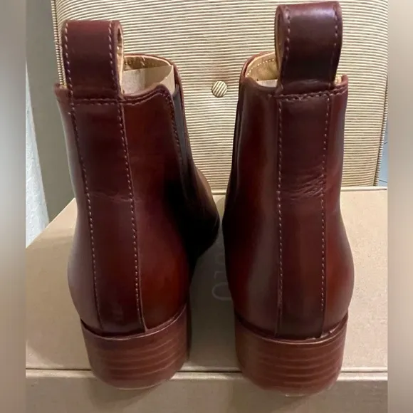 NWT Nisolo Eva Everyday Chelsea Women's Ankle Boot in Auburn - Size 6.5