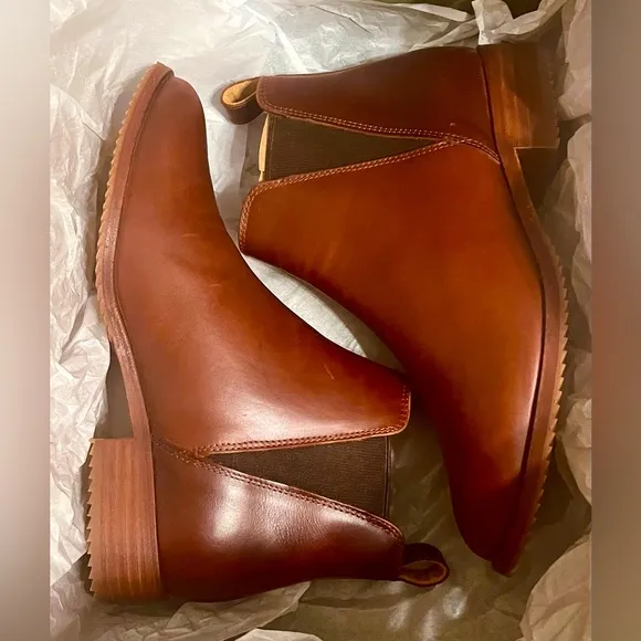 NWT Nisolo Eva Everyday Chelsea Women's Ankle Boot in Auburn - Size 6.5
