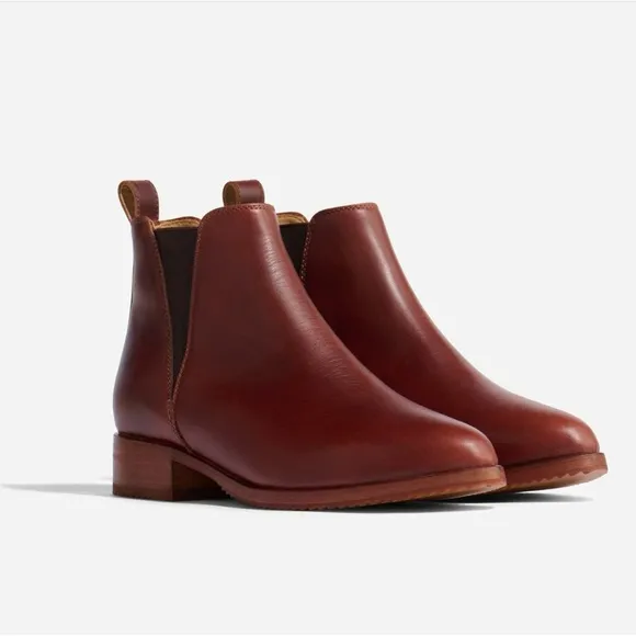 NWT Nisolo Eva Everyday Chelsea Women's Ankle Boot in Auburn - Size 6.5