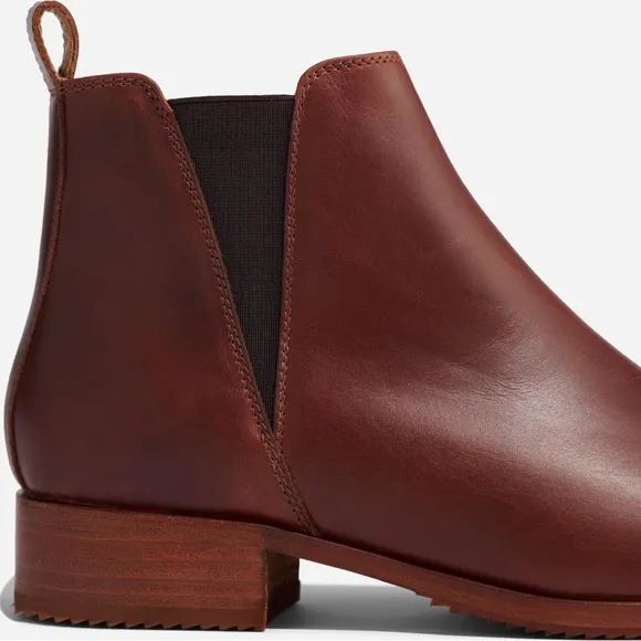NWT Nisolo Eva Everyday Chelsea Women's Ankle Boot in Auburn - Size 6.5