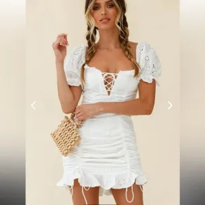 NWT SELFIE LESLIE La Quinta White Eyelet Lace Ruched Mini Dress w Puff Sleeves