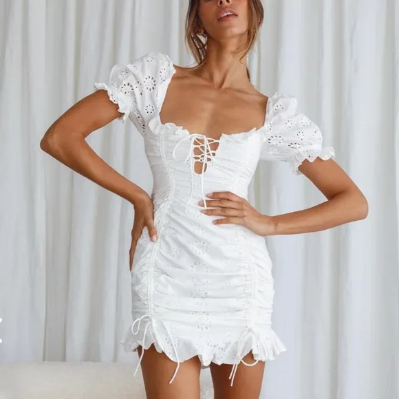 NWT SELFIE LESLIE La Quinta White Eyelet Lace Ruched Mini Dress w Puff Sleeves