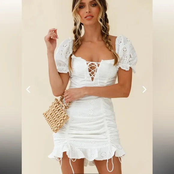 NWT SELFIE LESLIE La Quinta White Eyelet Lace Ruched Mini Dress w Puff Sleeves