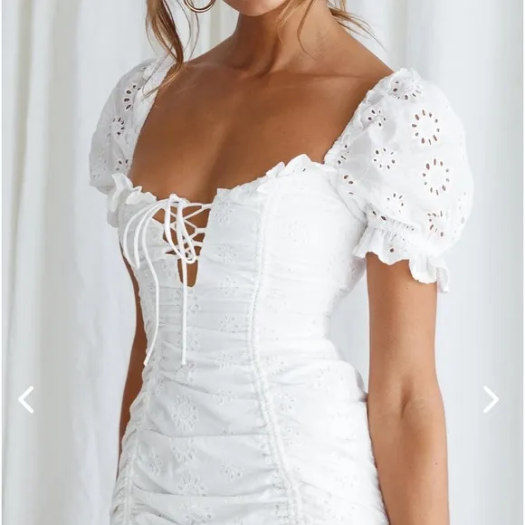 NWT SELFIE LESLIE La Quinta White Eyelet Lace Ruched Mini Dress w Puff Sleeves