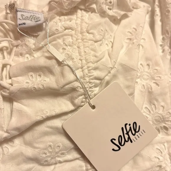 NWT SELFIE LESLIE La Quinta White Eyelet Lace Ruched Mini Dress w Puff Sleeves