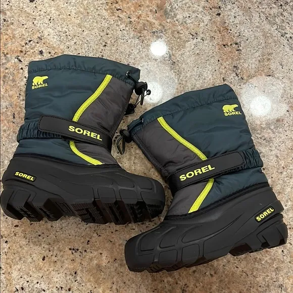 NWT Sorel Kids Insulated Black and Yellow Winter Boots Size 13