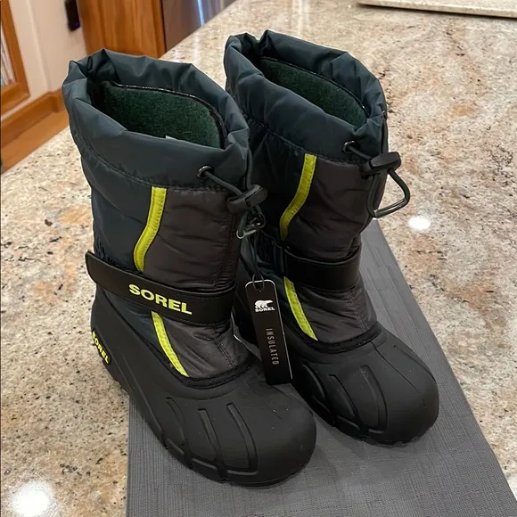 NWT Sorel Kids Insulated Black and Yellow Winter Boots Size 13