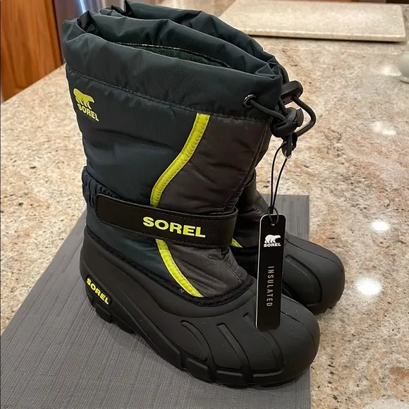 NWT Sorel Kids Insulated Black and Yellow Winter Boots Size 13