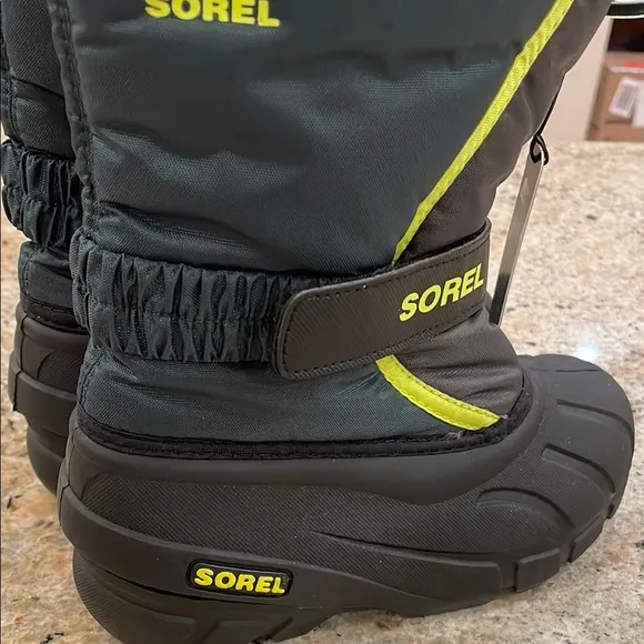 NWT Sorel Kids Insulated Black and Yellow Winter Boots Size 13