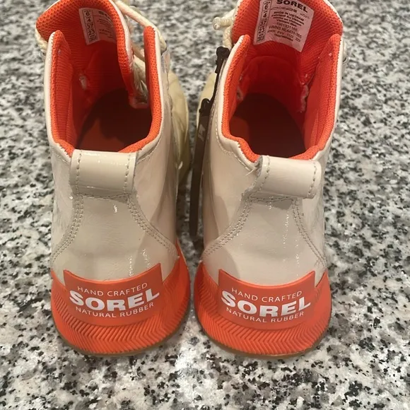 NWT Sorel Waterproof Rainboots - Size 6