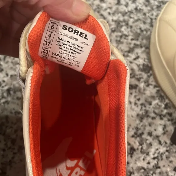 NWT Sorel Waterproof Rainboots - Size 6