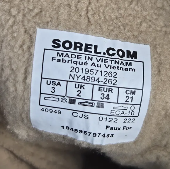 NWT Sorel Youth Explorer Cozy Faux Fur Boots Size 3