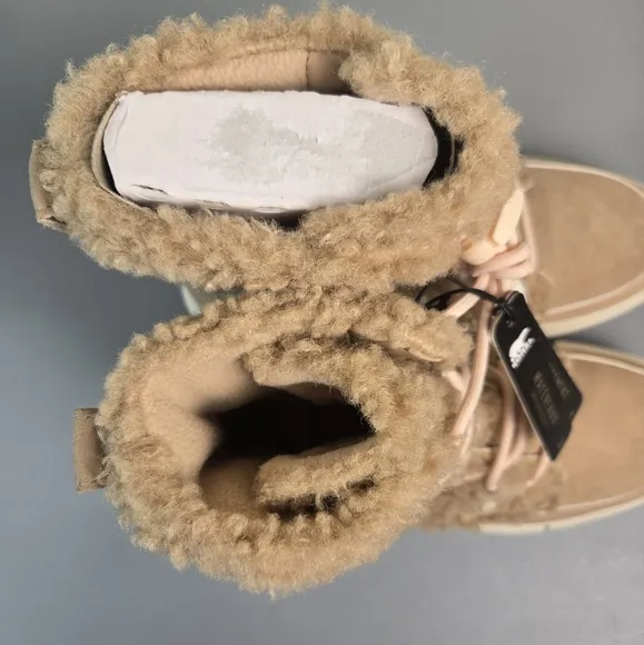 NWT Sorel Youth Explorer Cozy Faux Fur Boots Size 3