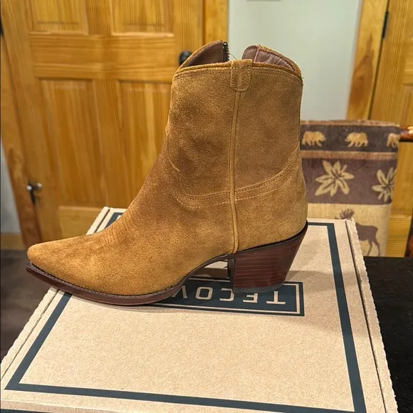 NWT Tecovas The Daisy Women's Suede Ankle Boots