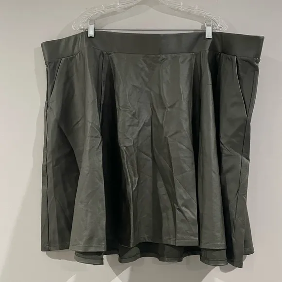 NWT Torrid Circle Skirt Ponte Coated Olive (Faux Leather) - Green, Size 5X/28W