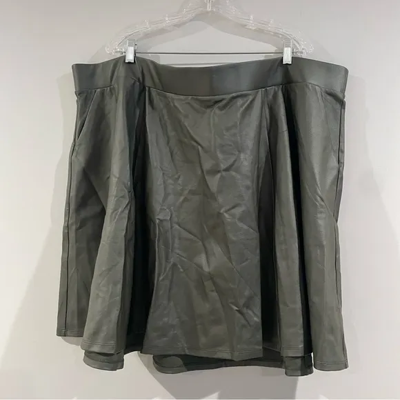NWT Torrid Circle Skirt Ponte Coated Olive (Faux Leather) - Green, Size 5X/28W
