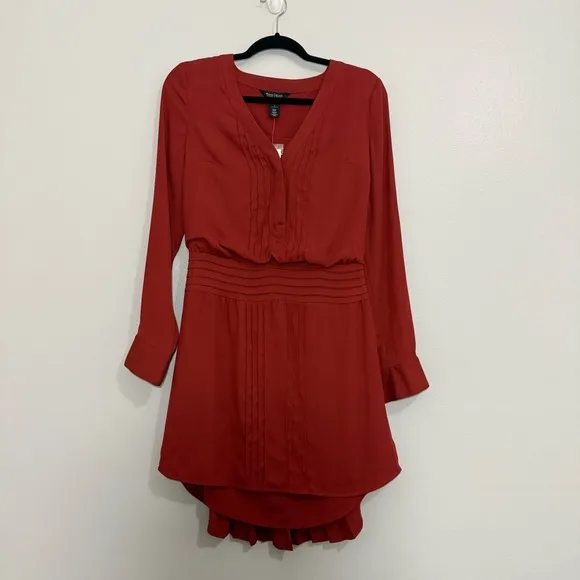 NWT White House Black Market Long Sleeve Pintuck Cinnamon Dress Size 2