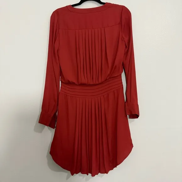 NWT White House Black Market Long Sleeve Pintuck Cinnamon Dress Size 2