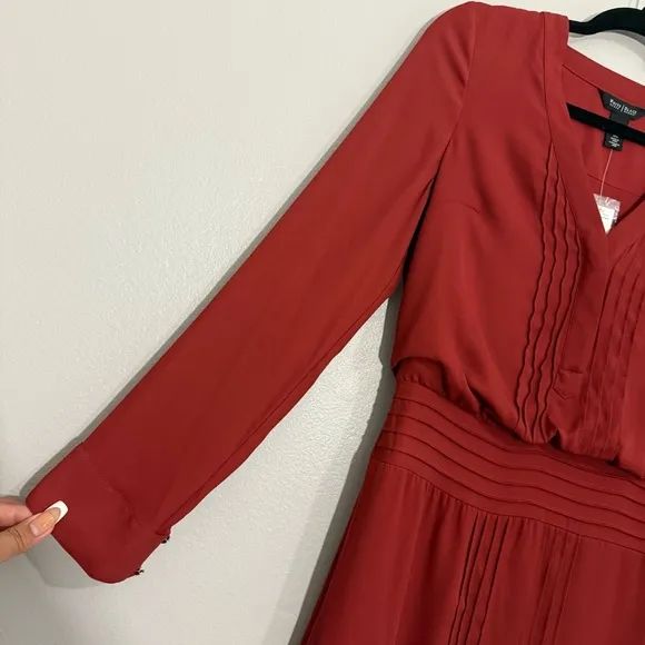NWT White House Black Market Long Sleeve Pintuck Cinnamon Dress Size 2