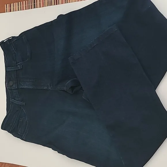 NYDJ Dark Indigo Straight Leg Jeans EUC