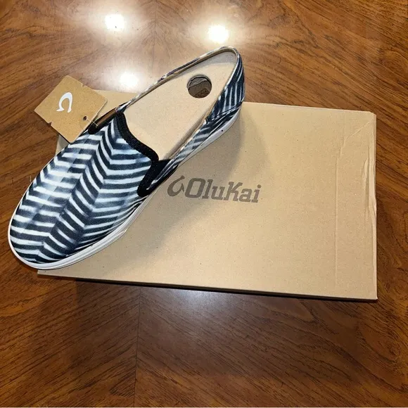 OluKai Vintage Indigo &amp; Off White Pehuea Sneakers Women Size 6 NEW