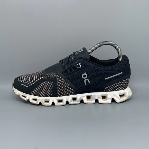 On Cloud 5 Black White Running Shoes Women’s Sz 7.5
