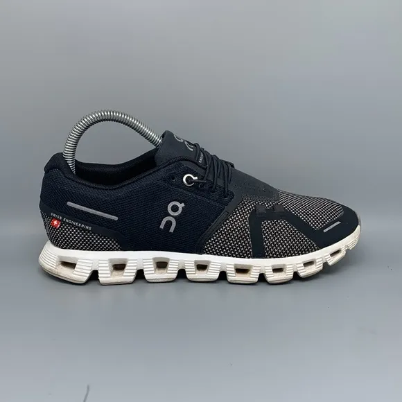 On Cloud 5 Black White Running Shoes Women’s Sz 7.5