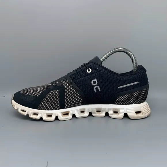 On Cloud 5 Black White Running Shoes Women’s Sz 7.5
