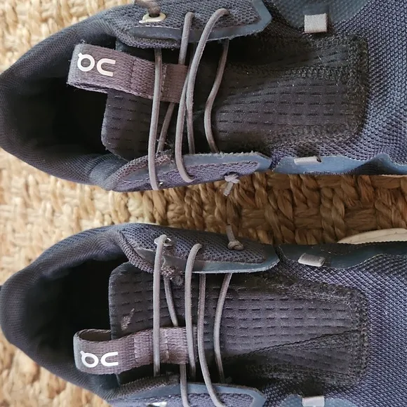 On Cloud 6 Running Youth Shoes Y6.5/Womans 8