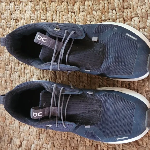 On Cloud 6 Running Youth Shoes Y6.5/Womans 8