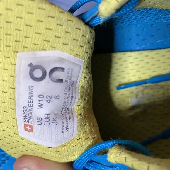 On Cloud Cloudflyer Running Shoes Women's 10 Blue Yellow Athletic Sneakers