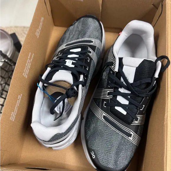 On Cloud Men’s Running Shoes.