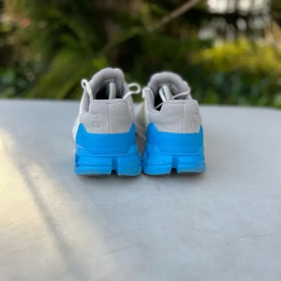 On Cloud Running Shoes Mens Size: 10.5