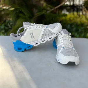 On Cloud Running Shoes Mens Size: 10.5