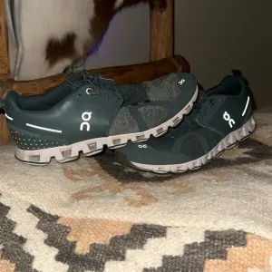 On Running Athletic Shoes