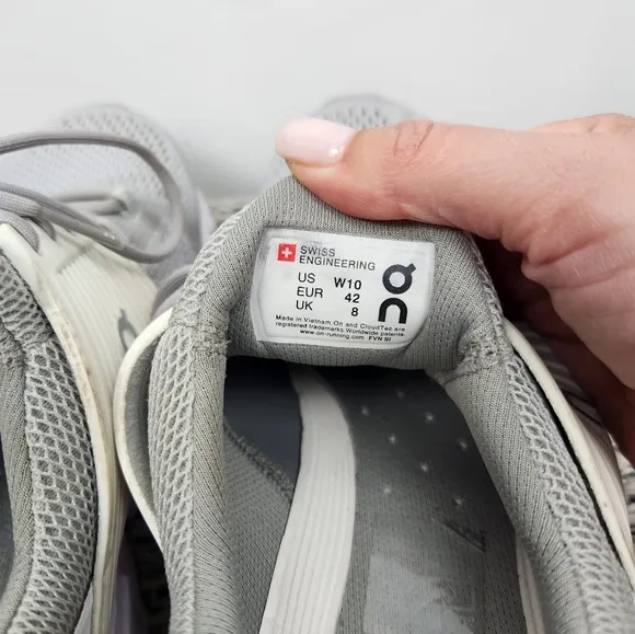 On Running Cloud Swift Gray Running Shoes Womens 10
