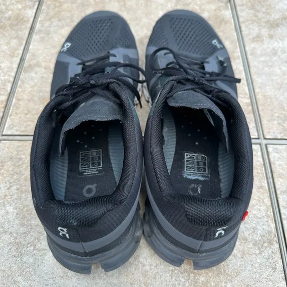 On Running Mens Cloudflow Faux Leather Sport Running Shoes