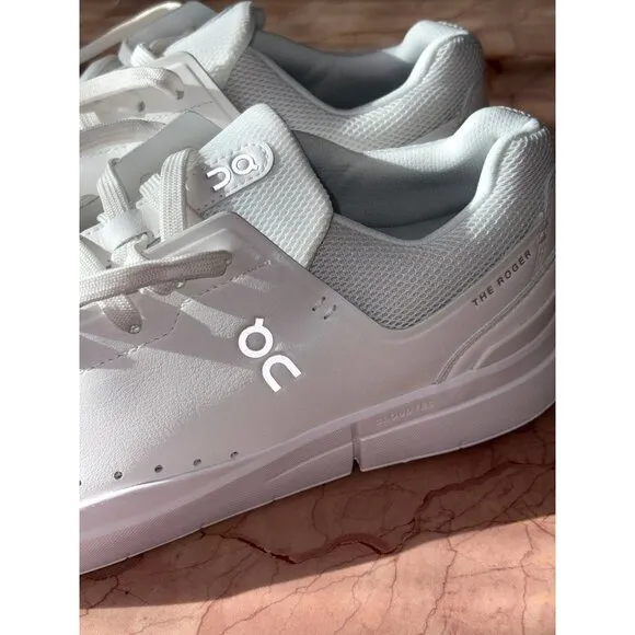 ON The Roger Advantage Sneakers in All White 10.5 New Mens Athletic Shoes
