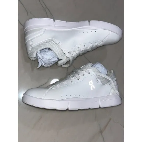 ON The Roger Advantage Sneakers in All White 10.5 New Mens Athletic Shoes