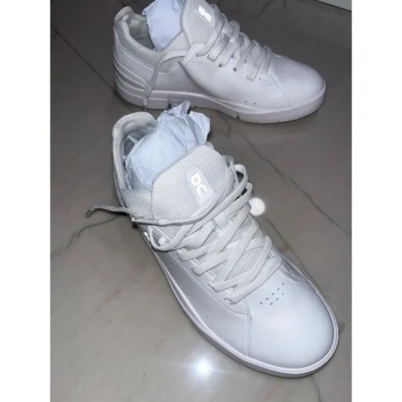 ON The Roger Advantage Sneakers in All White 10.5 New Mens Athletic Shoes
