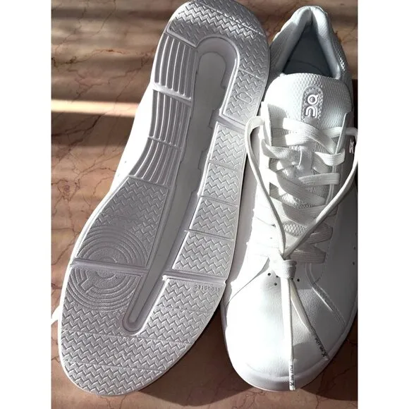 ON The Roger Advantage Sneakers in All White 10.5 New Mens Athletic Shoes