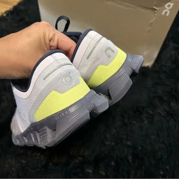 ON CLOUD X running athletic lace up shoes sneakers women’s 8.5