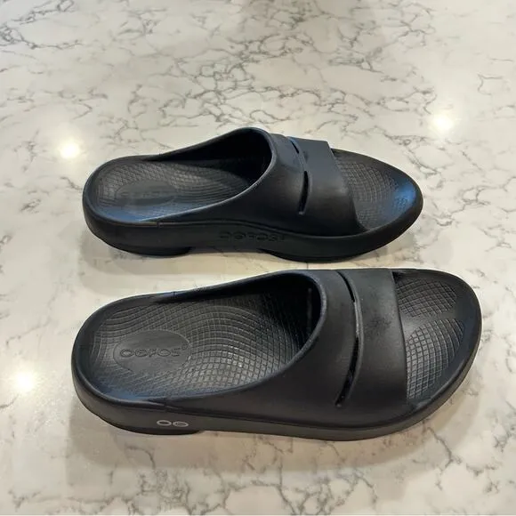 Oofos Black OOahh Slip On Slide Sandals Size Woman’s 7