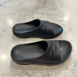 Oofos Black OOahh Slip On Slide Sandals Size Woman’s 7
