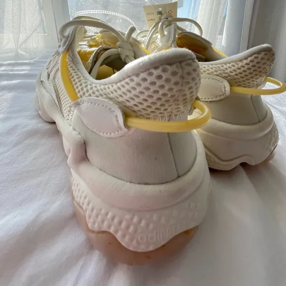 Ozweego Adidas Women's 5.5 GY5445 Off White Originals Sneakers Brand New