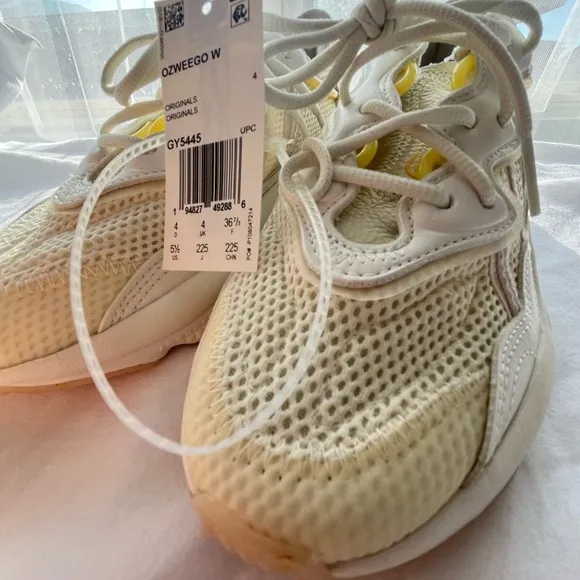 Ozweego Adidas Women's 5.5 GY5445 Off White Originals Sneakers Brand New