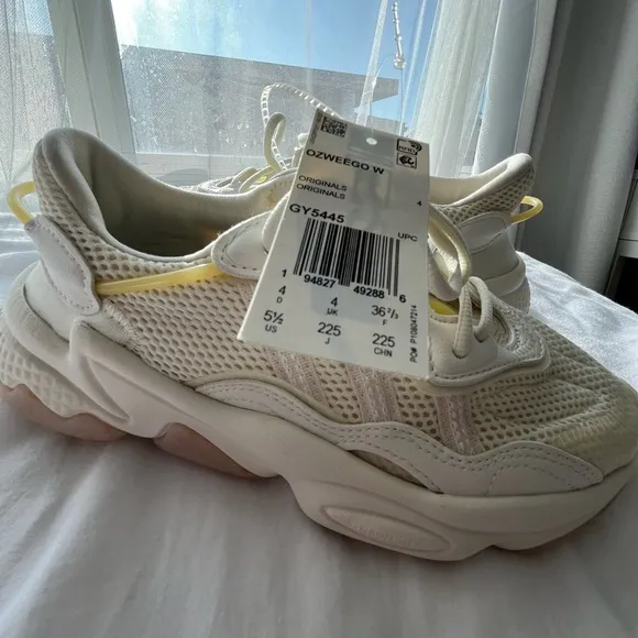 Ozweego Adidas Women's 5.5 GY5445 Off White Originals Sneakers Brand New