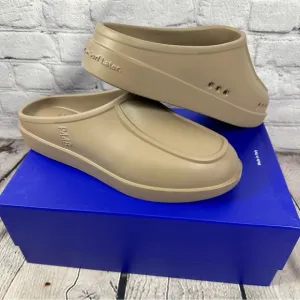 P448 Men’s Flo Apron Toe Mules Lightweight Taupe Mimetic EU44-45 (11-12) NIB