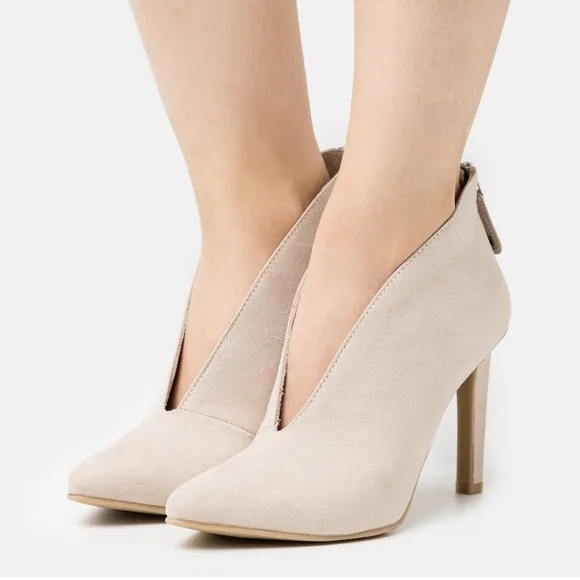 Pointed Toe Stiletto Heel Ankle Boots V Cut Suede Booties Back Zipper 3” Heel